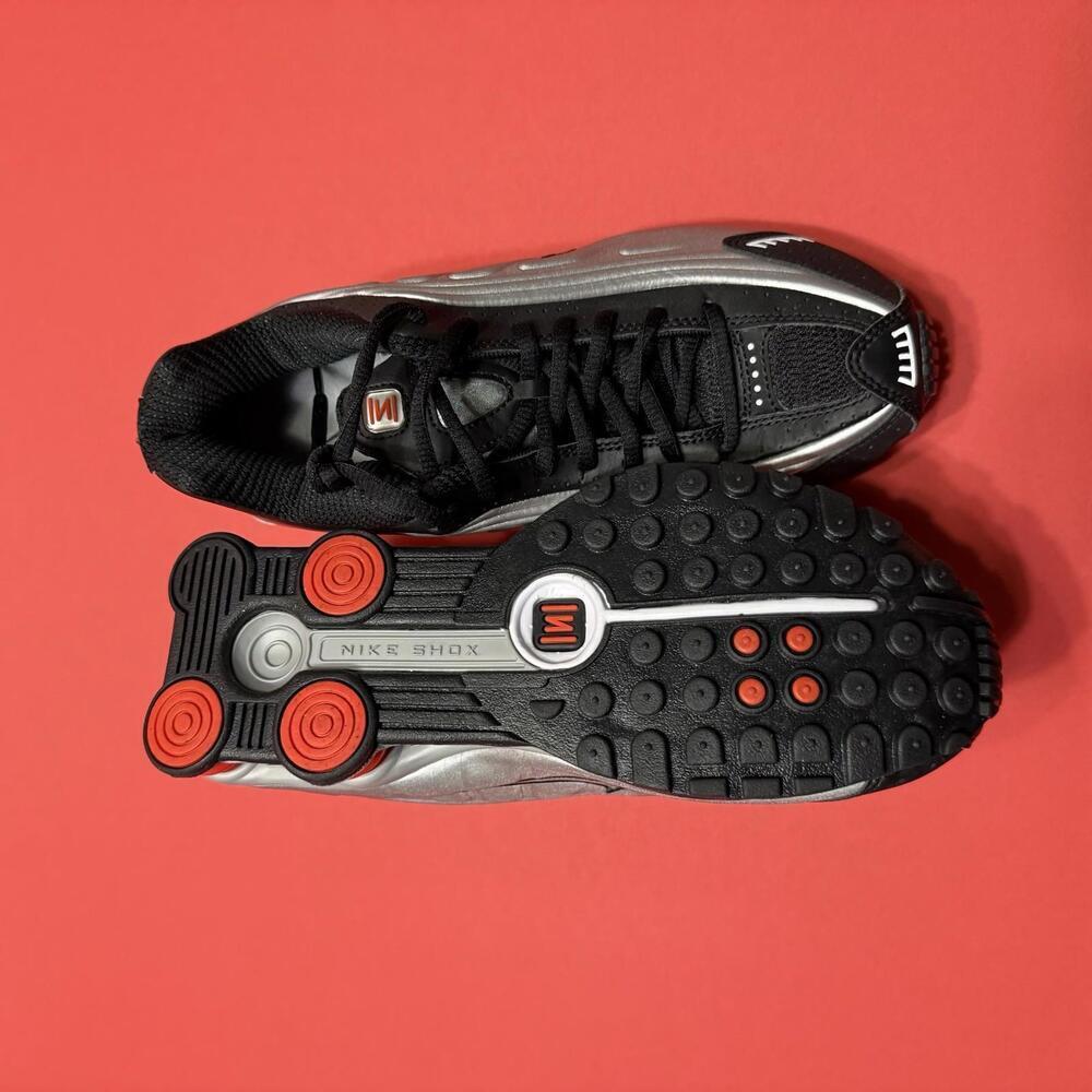 Nike Shox R4 OG Black Metallic Silver Red Shoes BV1111-008 Men 6 / Women 7.5 - Picture 6 of 7